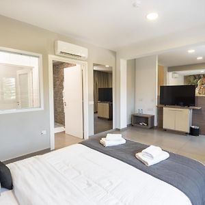 Senior Suite